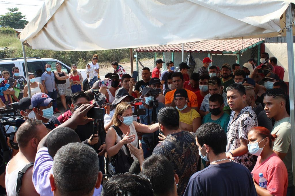Un centenar de migrantes protesta contra las redadas en el sureste de Méxic