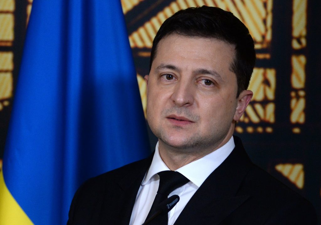 Zelenski pide a EEUU que no incite al pánico y rebaja la tensión con Rusia