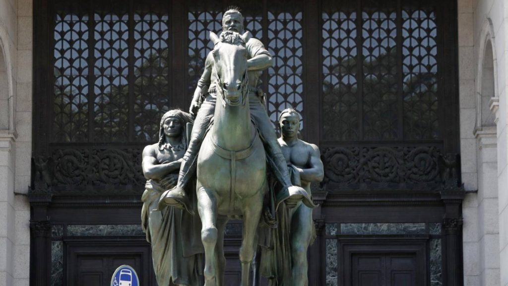 Nueva York esconde la estatua de Theodore Roosevelt por racista