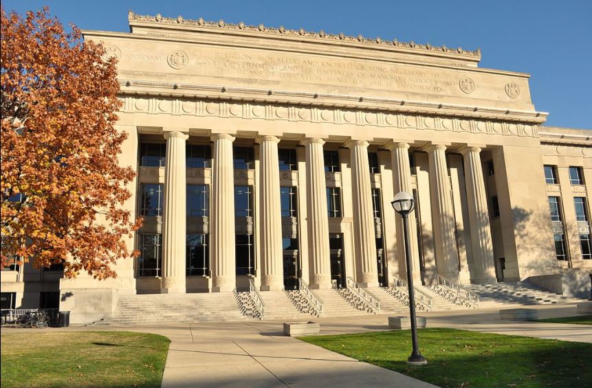 Universidad de EEUU acepta pagar 490 millones de dólares a víctimas de abusos