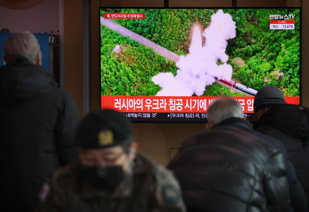 Corea del Norte disparó un proyectil que se cree que es un misil balístico