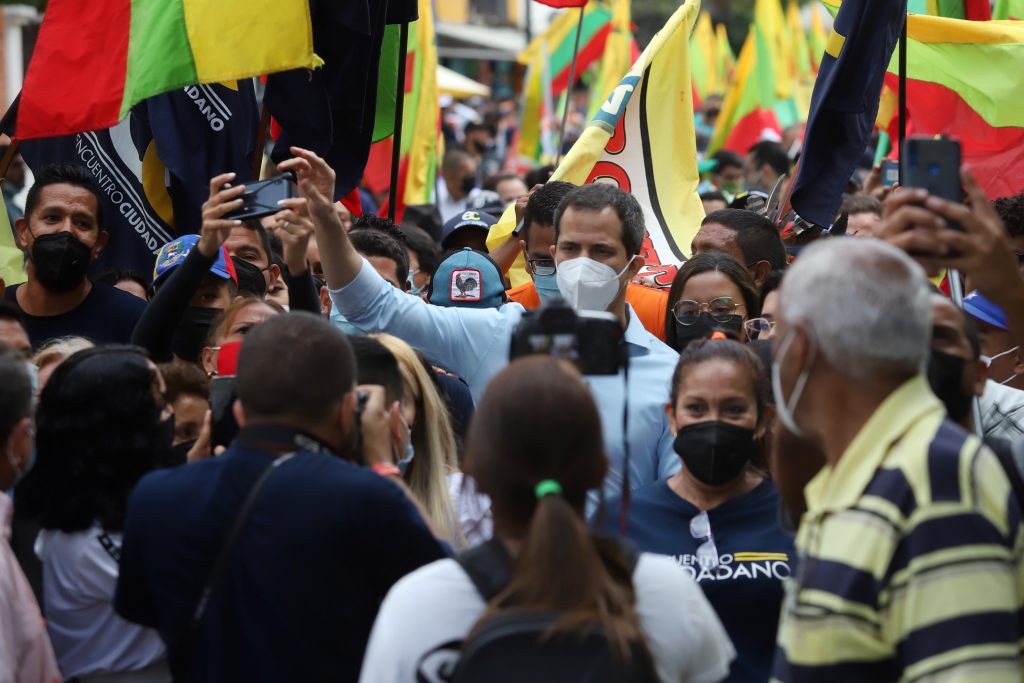 Guaidó en acto del Día de La Juventud: Nicolás Maduro, por más que te escondas tienes fecha de vencimiento; y Venezuela de renacimiento