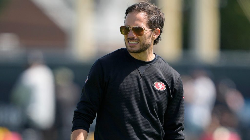 Mike McDaniel es nombrado nuevo entrenador de los Miami Dolphins de la NFL