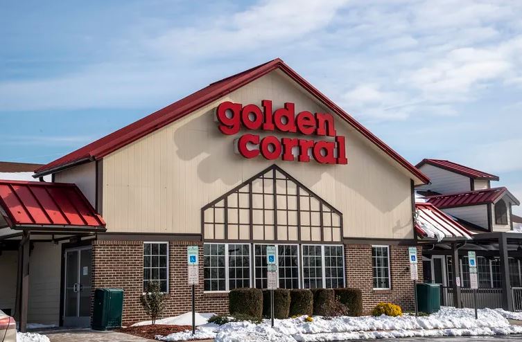 Se viraliza video de pelea masiva por un bistec en restaurante Golden Corral