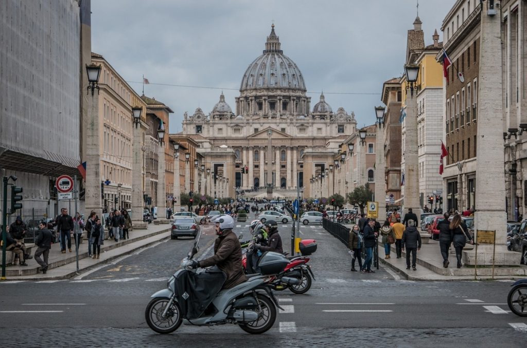 Sacerdote francés condenado por abusos sexuales acudió a simposio en Vaticano