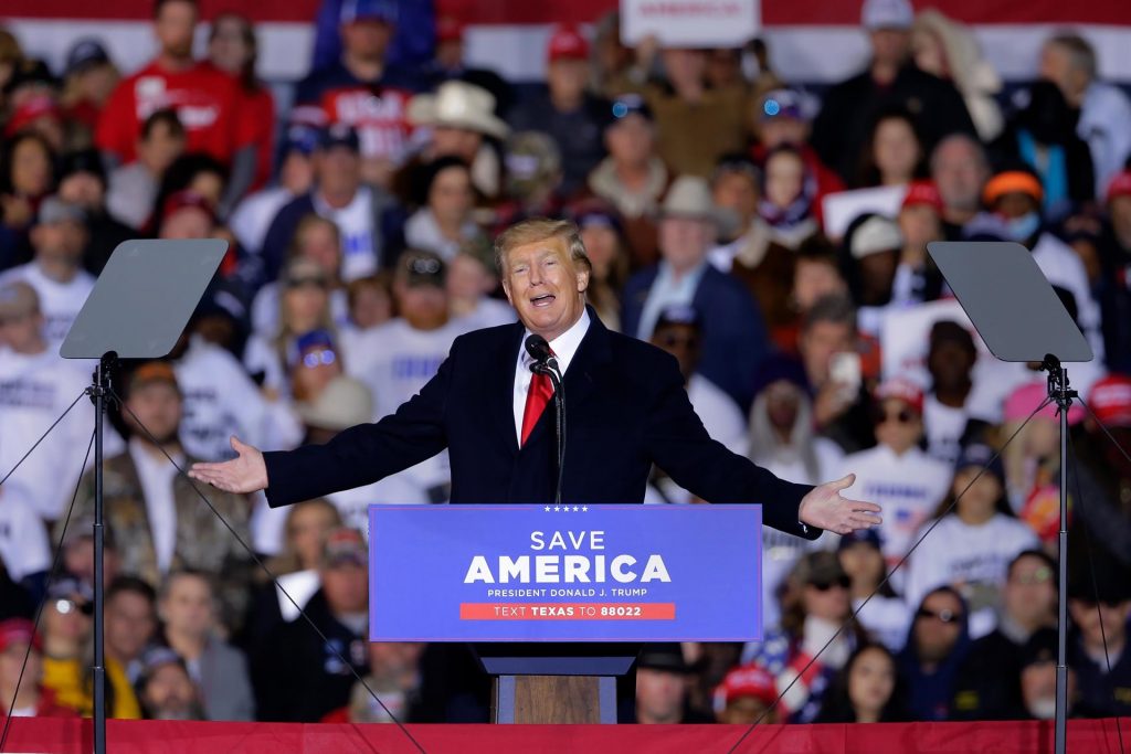 Un acusado del asalto al Capitolio pidió que Trump testifique en su juicio