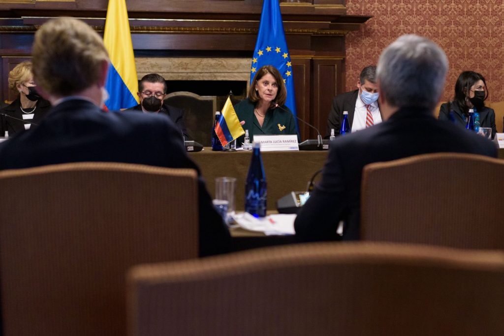 Colombia asegura que falta de democracia en Venezuela es amenaza para el país