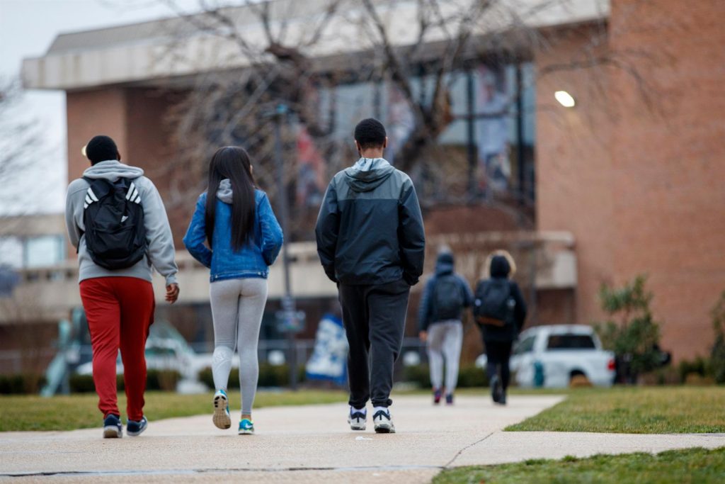 Ola de amenazas de bomba contra universidades negras en EEUU