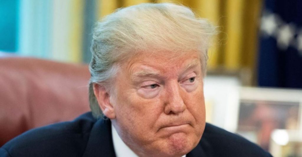 Arrestan a un seguidor de Trump por asaltar el Capitolio cuando estaba bajo fianza por intento de asesinato
