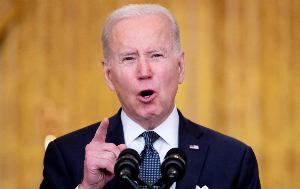 Biden denuncia que Rusia se mantiene "amenazante" contra Ucrania y confía en solución diplomática
