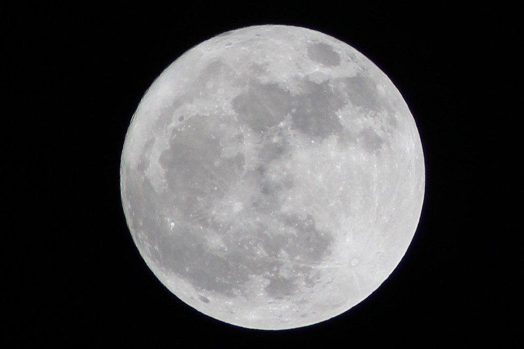 Experto dice que parte de cohete que chocará con la Luna no es de SpaceX