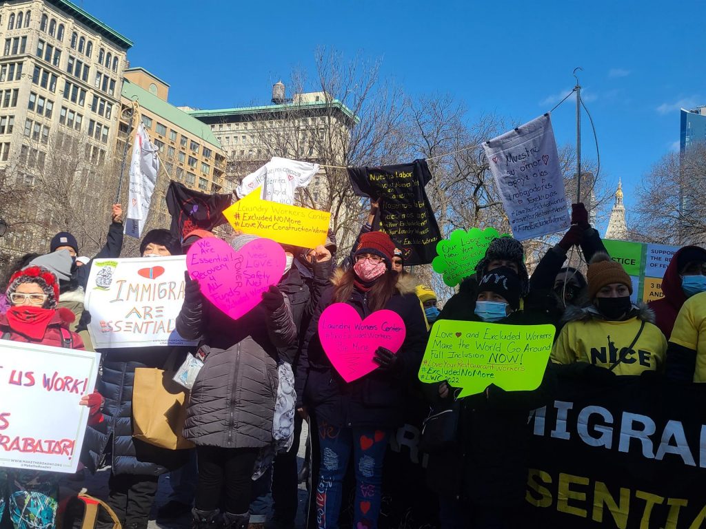 Inmigrantes piden en Nueva York medidas políticas como "muestras de amor" por San Valentín