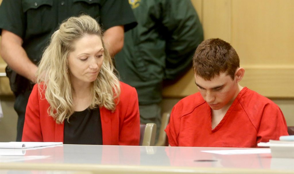 Jueza de EEUU aplaza para abril el juicio por matanza en escuela de Parkland