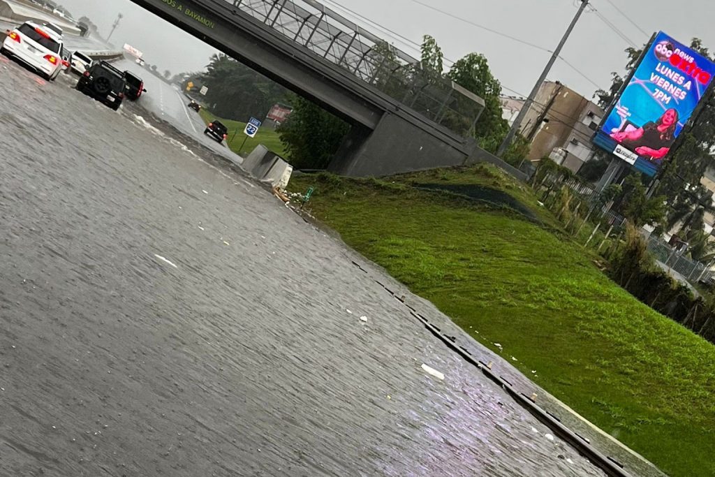 Intensas lluvias dejan decenas de refugiados en Puerto Rico