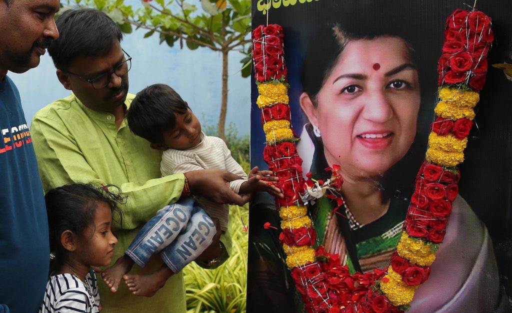 Fallece la estrella de Bollywood Lata Mangeshkar el "Ruiseñor de la India"
