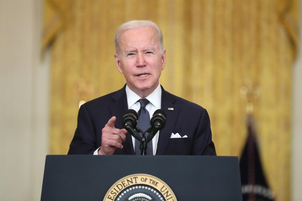 EEUU mantiene presión con sanciones a Rusia y expulsa a su ministro consejero en Washington