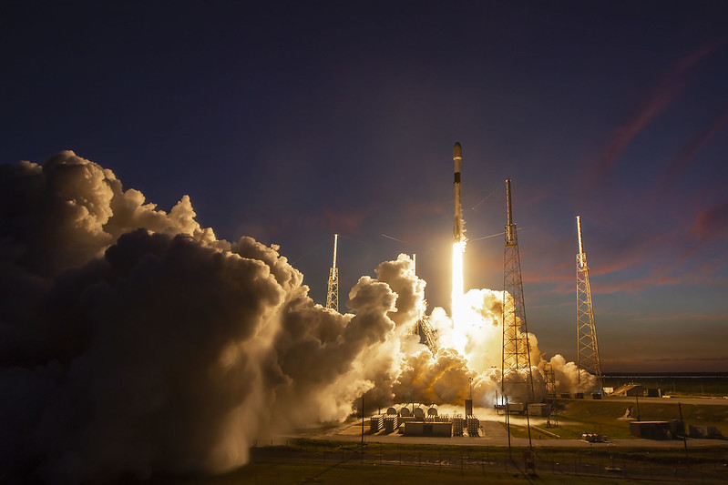 SpaceX pone en órbita nuevos satélites en la red Starlink