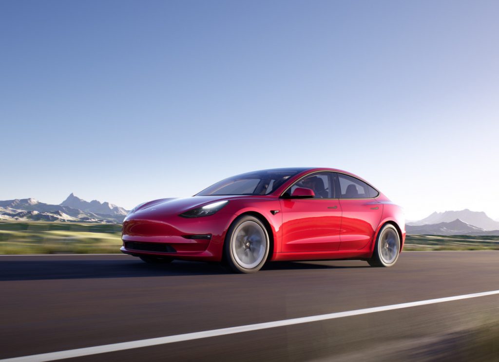 Problema de software hace que Tesla deba llamar a revisión unos 800 mil vehículos
