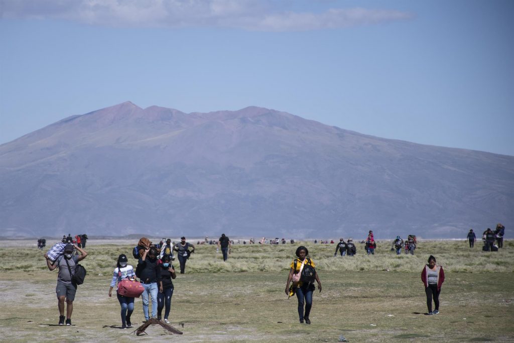 Chile construirá nueva zanja en la frontera con Bolivia para frenar migración