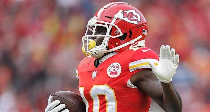 "Estoy muy emocionado de unirme a los Miami Dolphins", dijo el exreceptor de los Chiefs Tyreek Hill