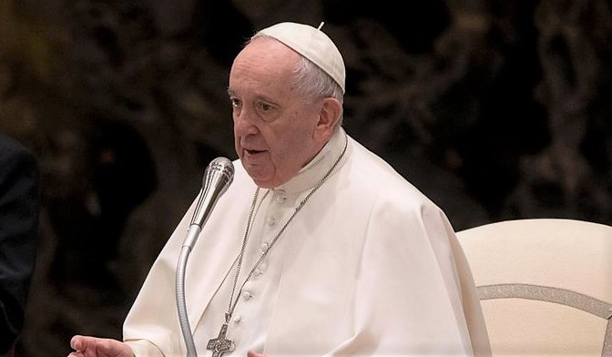 El papa promulga la nueva Constitución que reforma el Gobierno de la Iglesia