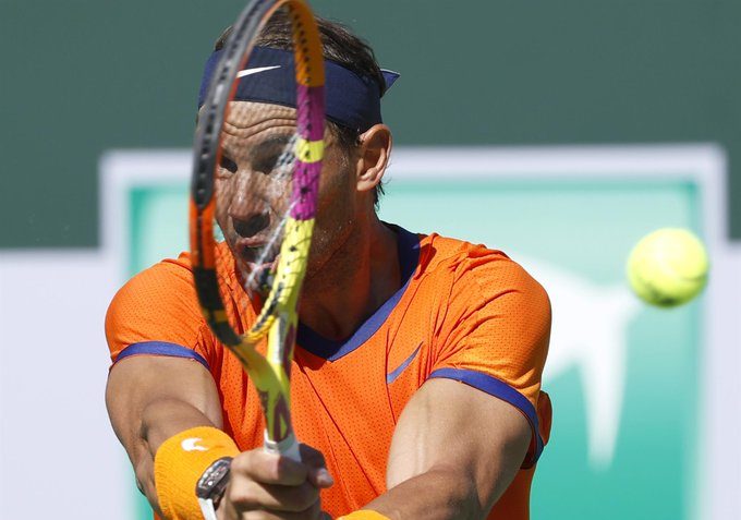 Nadal, baja 6 semanas, "hundido y triste" por la fisura de costilla