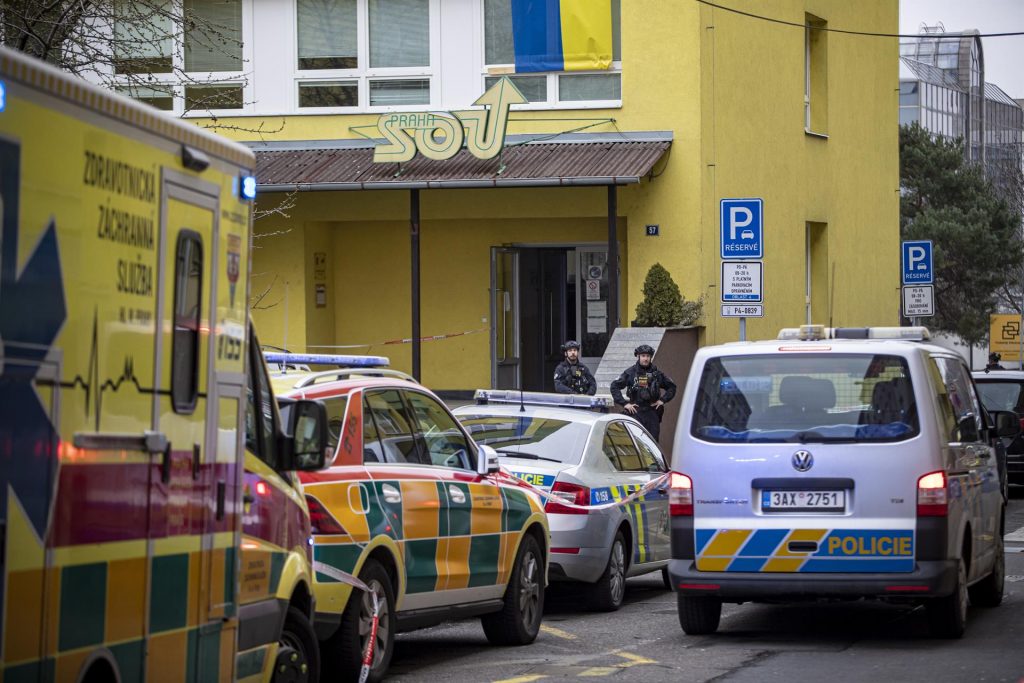Un estudiante mata a su profesor con un machete en un colegio en Praga