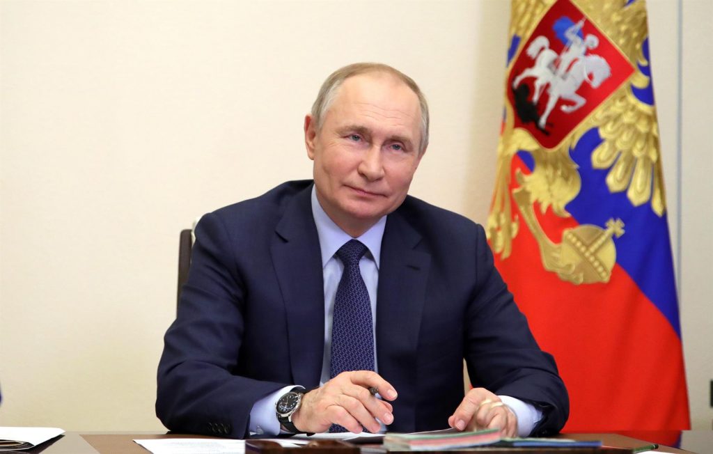 Putin reconoce a Macron "avances" en las negociaciones con Kiev