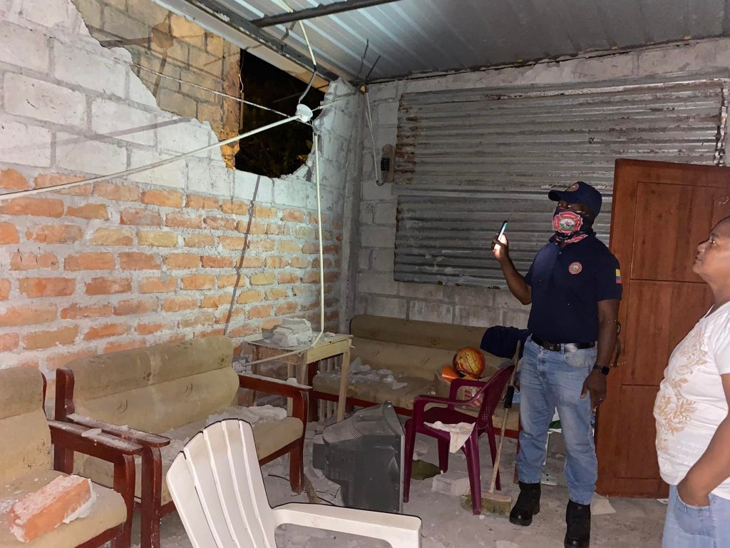 (Video) Terremoto de magnitud 6 en Ecuador deja viviendas colapsadas y cortes de electricidad