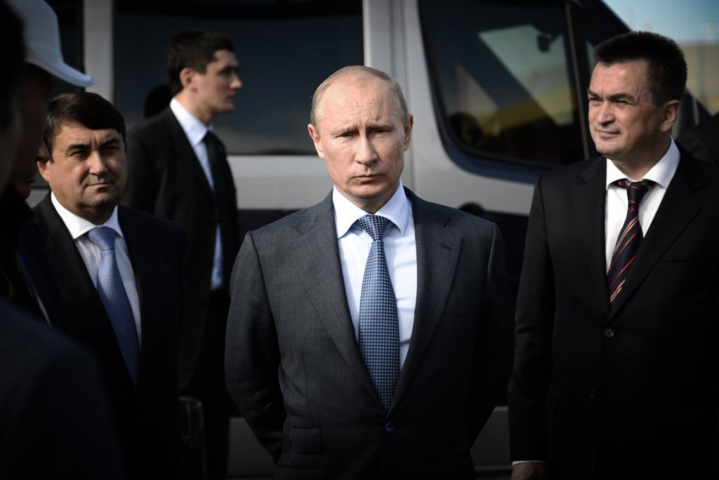 Asaltaron una lujosa villa vinculada a Putin en Francia, lo publicaron en redes y los capturaron