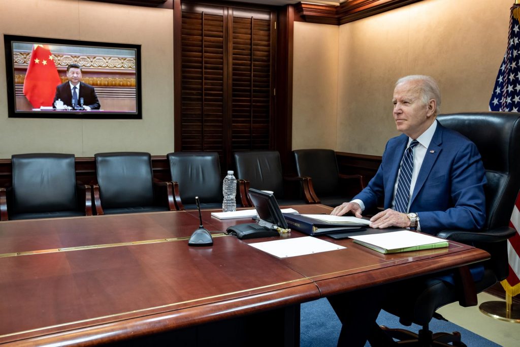 Biden advierte a Xi de los costos que tendría para China si ayuda a Rusia