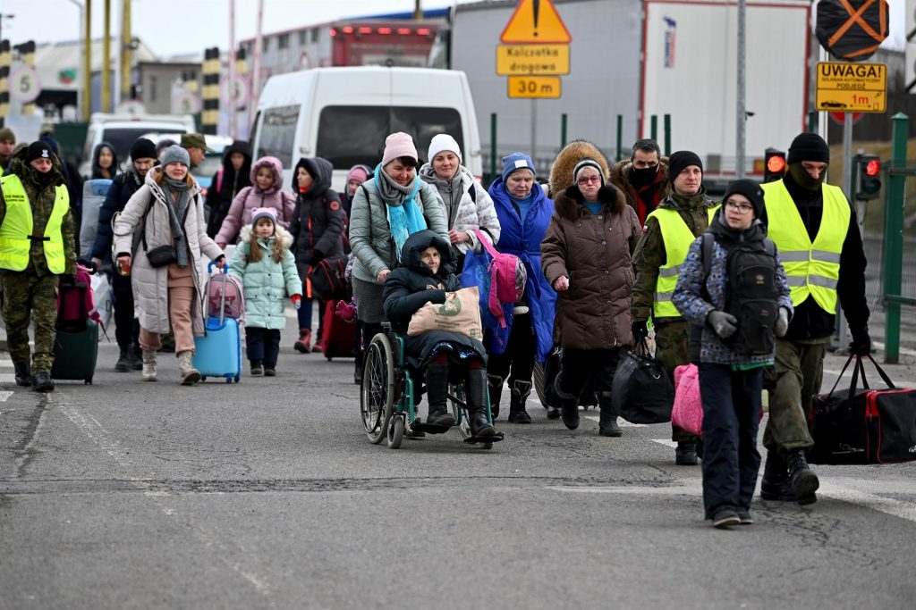 Ucrania confirma rescate de 40 mil personas por corredores humanitarios y denuncia que Rusia no cesa ataques