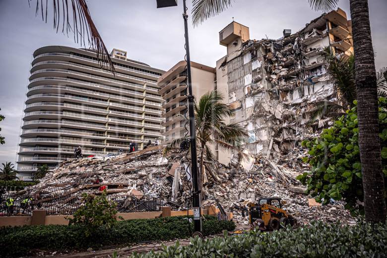 Aumentan las demandas por el derrumbe de un edificio en Miami-Dade
