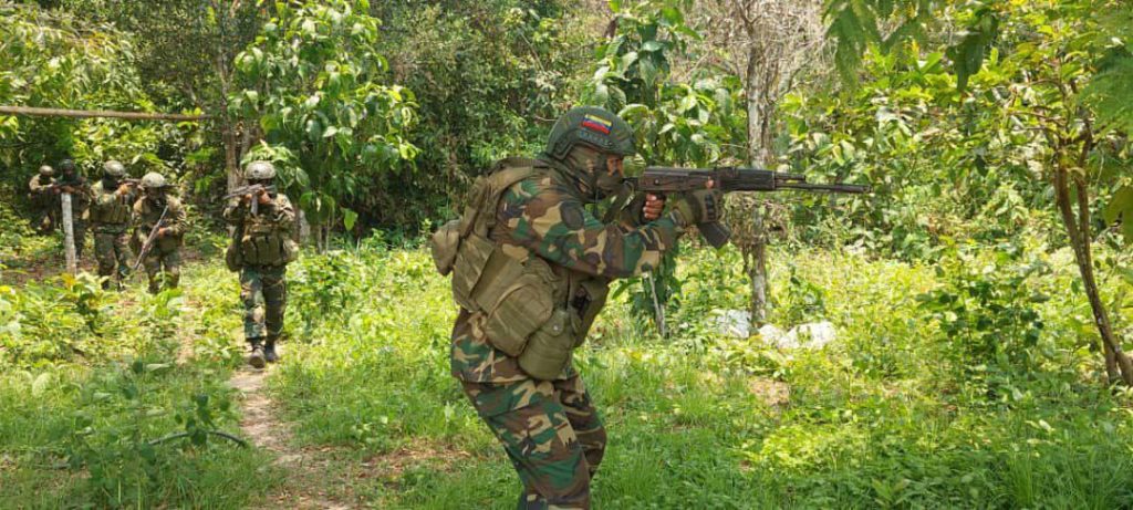 Alto mando militar informó que un hombre perdió un pie al pisar un explosivo en la frontera venezolana