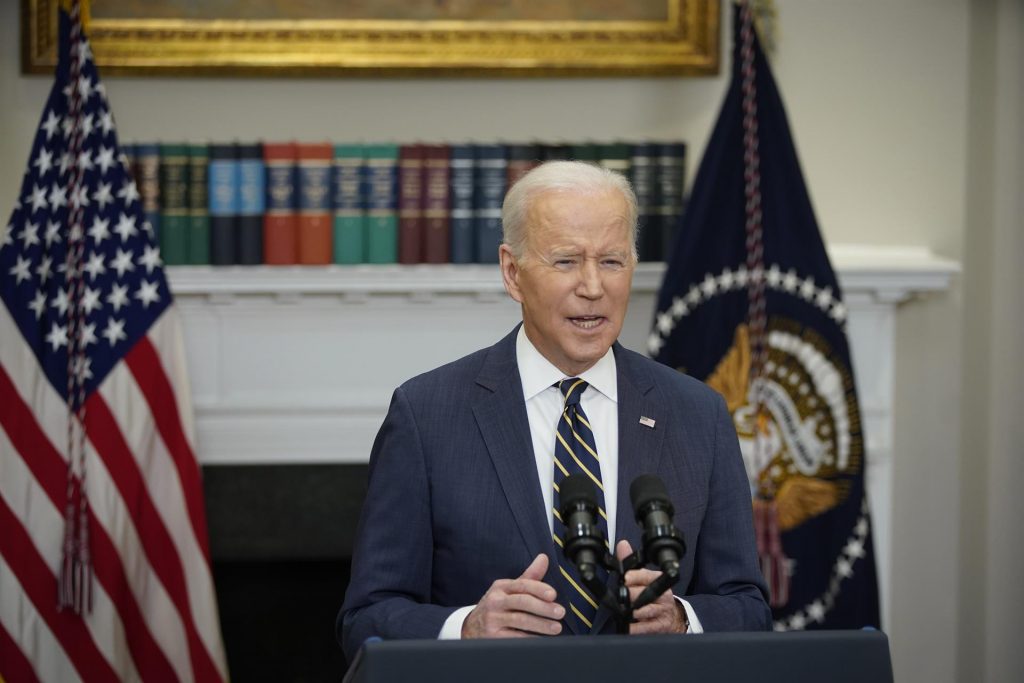 Gobierno de Biden prohíbe importar vodka, diamantes, pescado y mariscos desde Rusia a EEUU