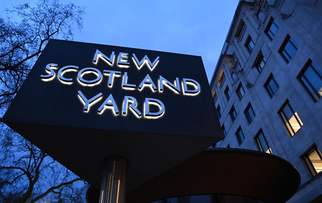 Al menos 20 multas emitirá Scotland Yard por las fiestas en Downing Street, pero no revelará nombres