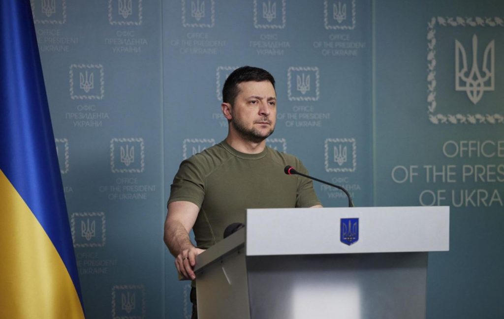 Zelenski le dice a la UE que las sancione contra Rusia llegan "tarde"