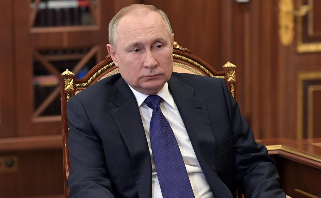 EEUU emite sanciones contra oligarcas cercanos a Putin y mantiene en la mira el veto al petróleo ruso