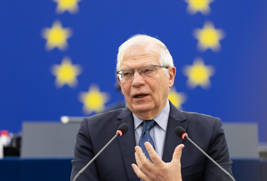 Unión Europea da luz verde a los planes de aumentar su capacidad militar en la próxima década