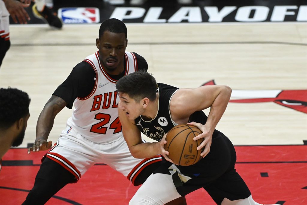 Grayson Allen fue decisivo en la victoria de unos confiados Bucks