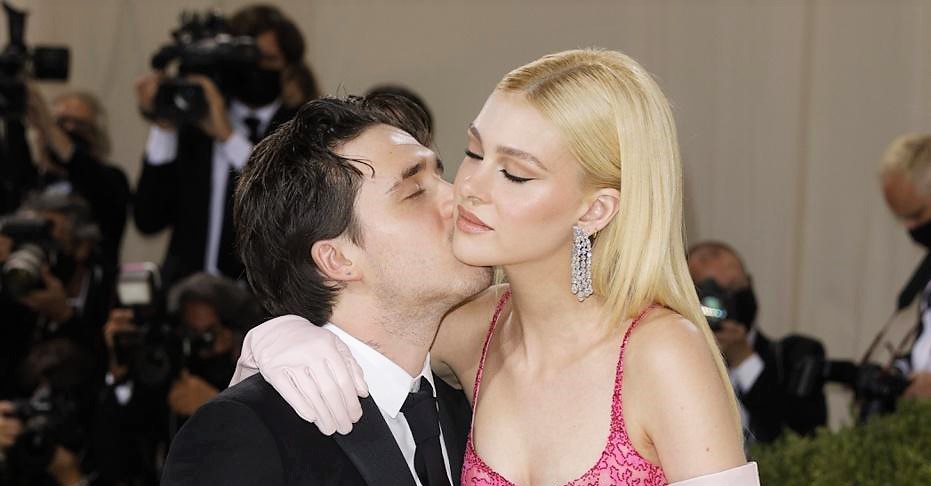 Brooklyn Beckham y Nicola Peltz adoptan el apellido de ambos