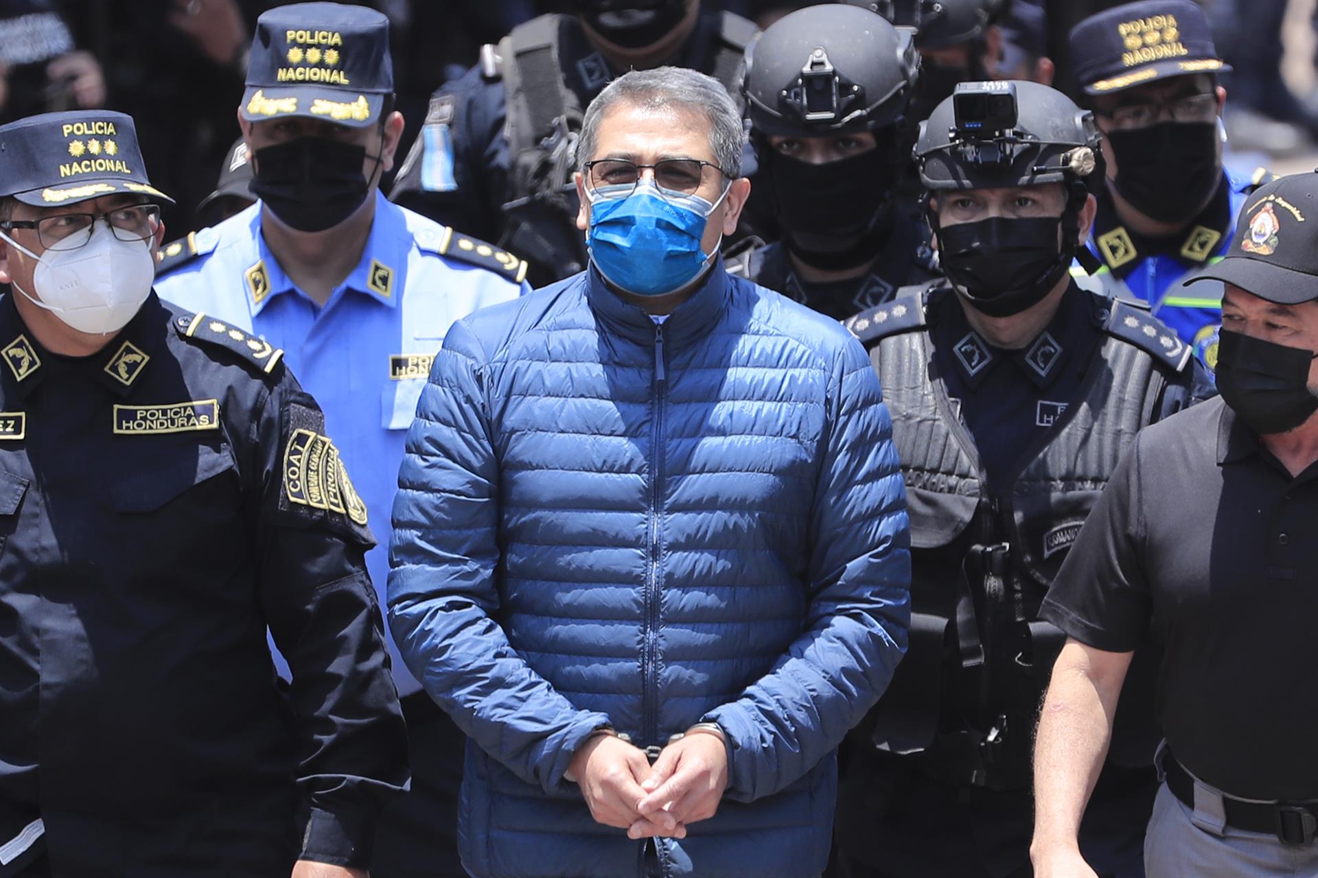 Expresidente hondureño reitera que es inocente previo a su extradición a EEUU