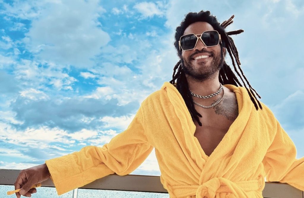 Lenny Kravitz presume paseo por las calles de la Ciudad de México