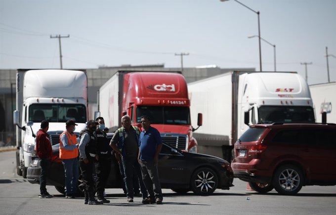 México dice que inspecciones en la frontera de Texas "perjudican el flujo comercial" con EEUU