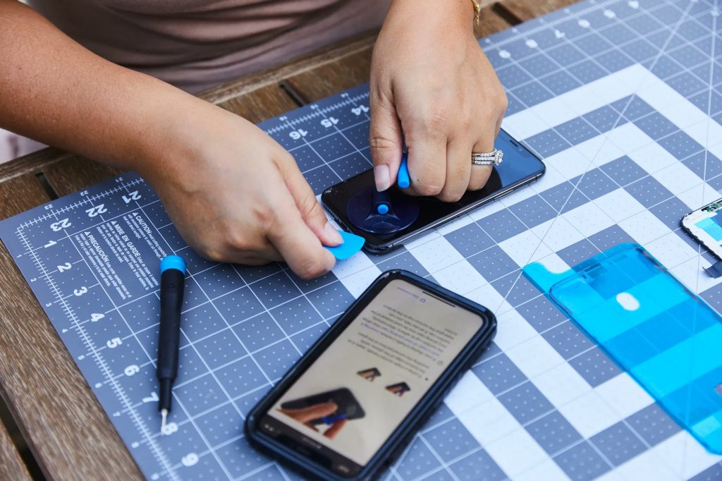 Usuarios de teléfonos Pixel podrán comprar piezas y herramientas en iFixit para repararlos sin ir a la tienda