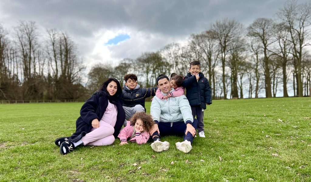 La hija gemela de Ronaldo está llena de salud, según la hermana del futbolista