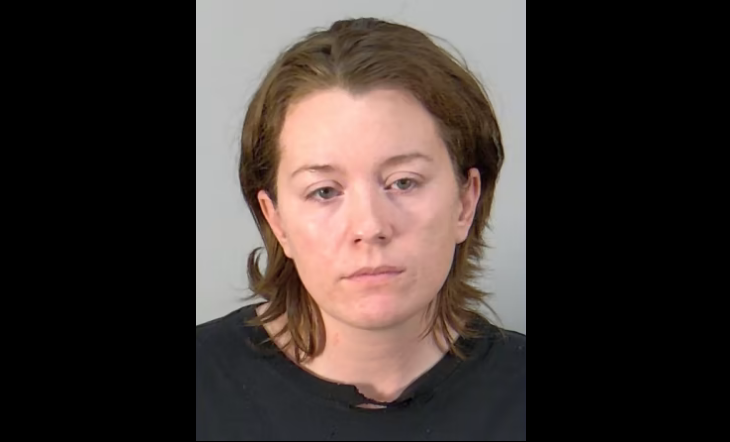 Una niñera de Florida fue detenida por meter a un niño en una secadora