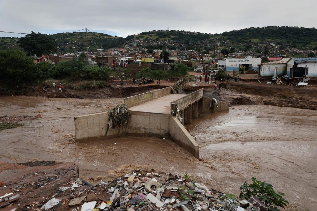 Inundaciones en el este de Sudáfrica dejan al menos 259 muertos