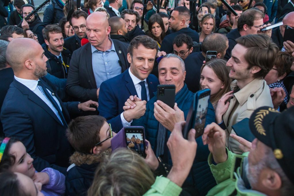 Según los sondeos Macron aumentó ligeramente su ventaja sobre Le Pen
