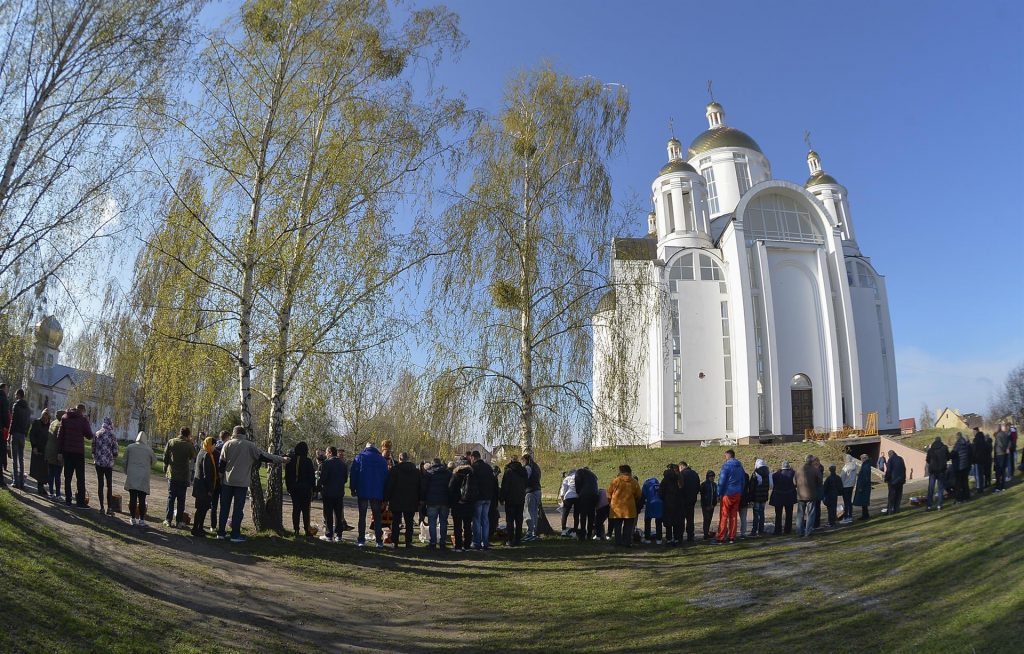 Ucrania celebra la Pascua ortodoxa a pesar de la guerra